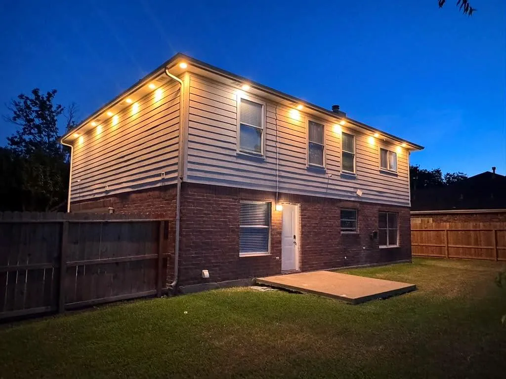 3 bed, 2.5 bath, 2240 sqft, $2,400 — Photo 4