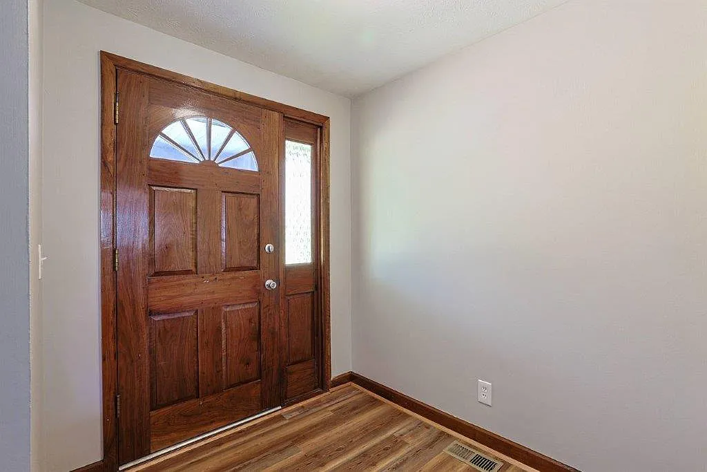 8047 Bethany Road - 1 — Photo 3