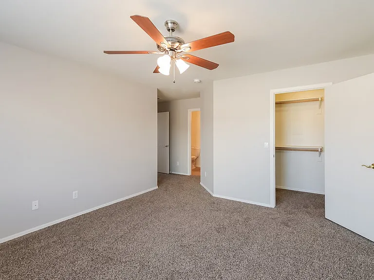 6426 W Watkins St — Photo 10