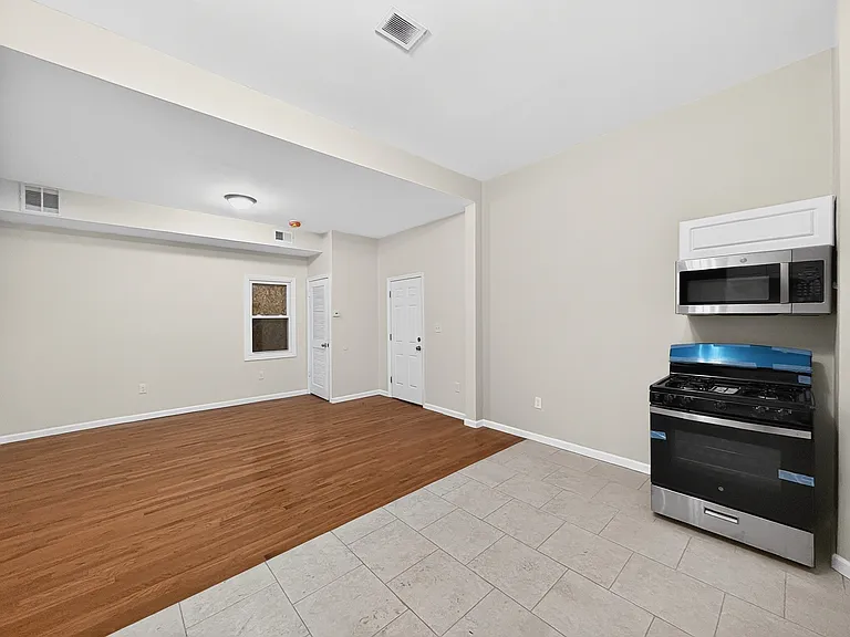 826 S 15th St — Photo 21