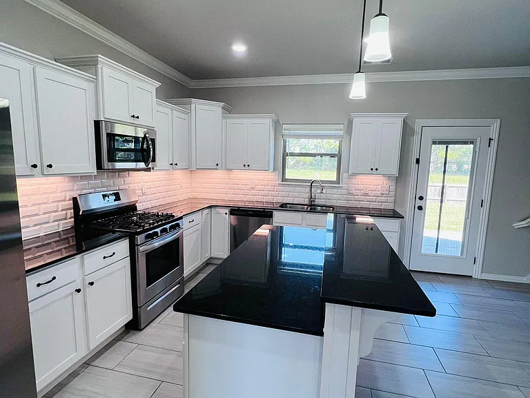 601 Holly St — Photo 21