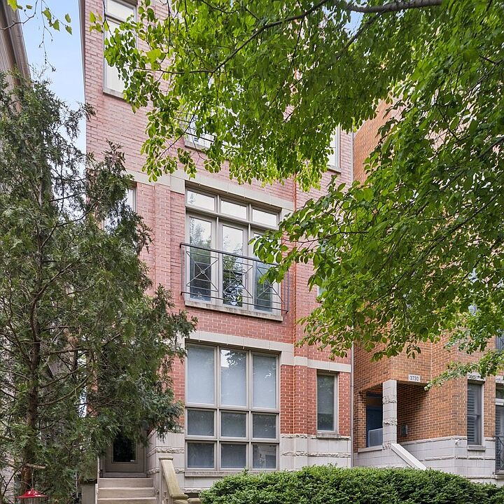 1st image of 3728 N Kenmore Ave APT 2