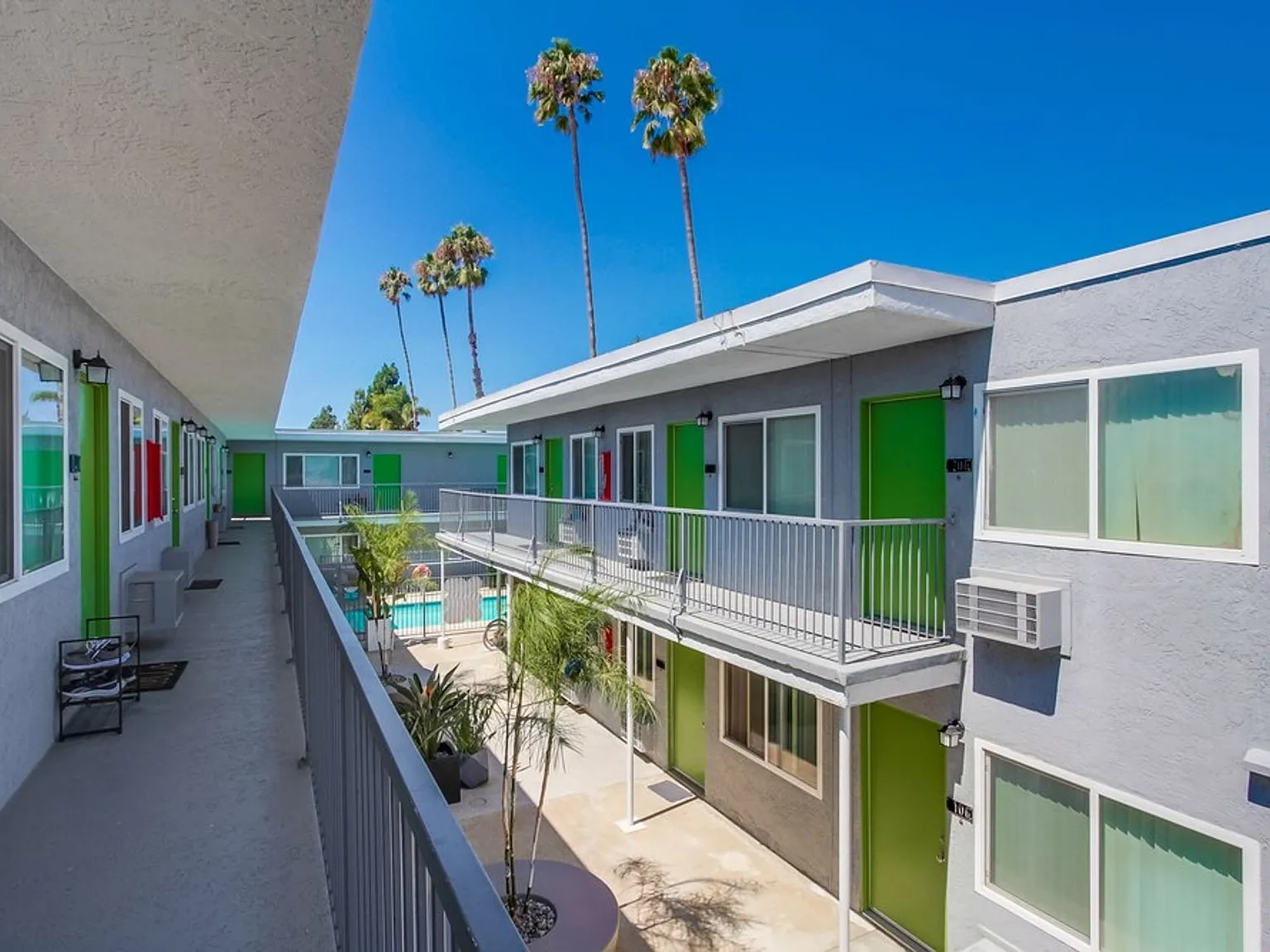 Pacific Palms — Photo 2