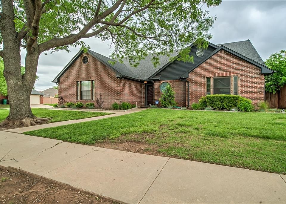 1st image of 18324 Chestnut Oak Dr