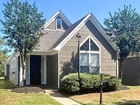 1360 Island Town Dr, Memphis, TN 38103