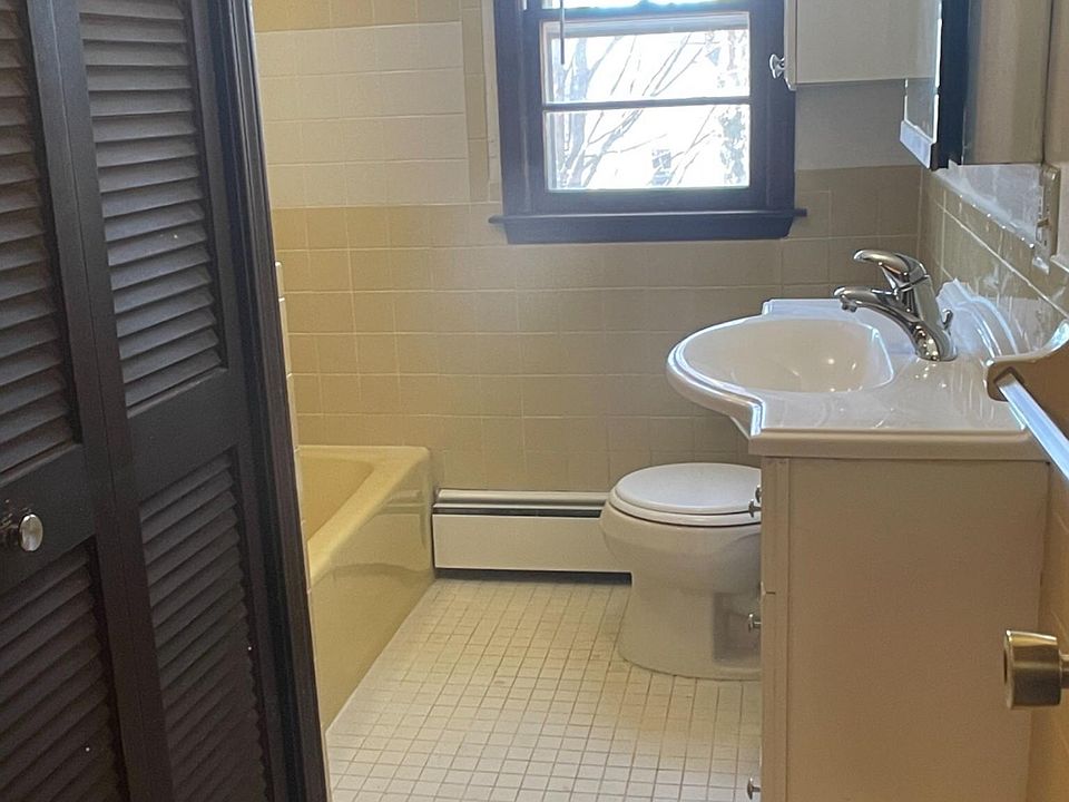 104 Jewett St Ansonia CT Zillow