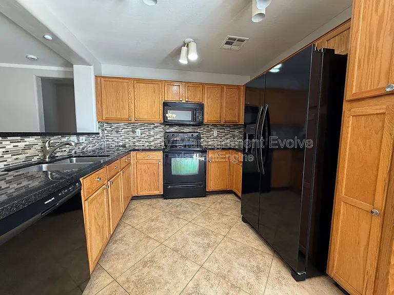 22621 W Yavapai St — Photo 7
