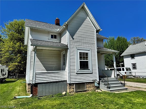 2nd image of 622 W 24th St