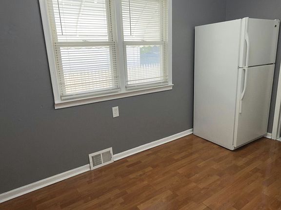 5th image of 14469 Hendricks Ave