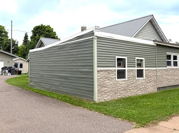 749 Michigan St, Ishpeming, MI 49849