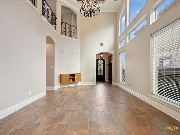 5th image of 600 Samaripa St