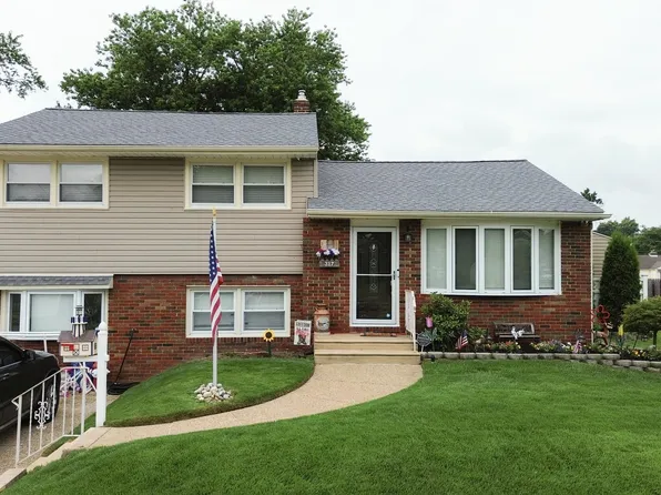 317 Cecelia Dr, Blackwood, NJ 08012