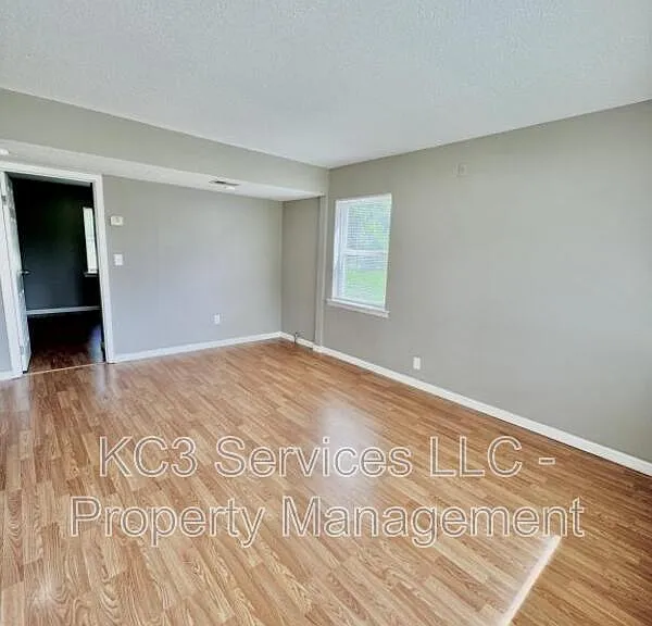 2601 NW Frances St — Photo 3