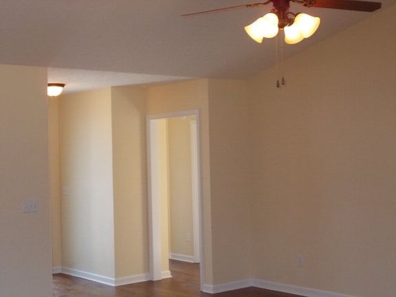 3rd image of 104 Gracebrook Dr