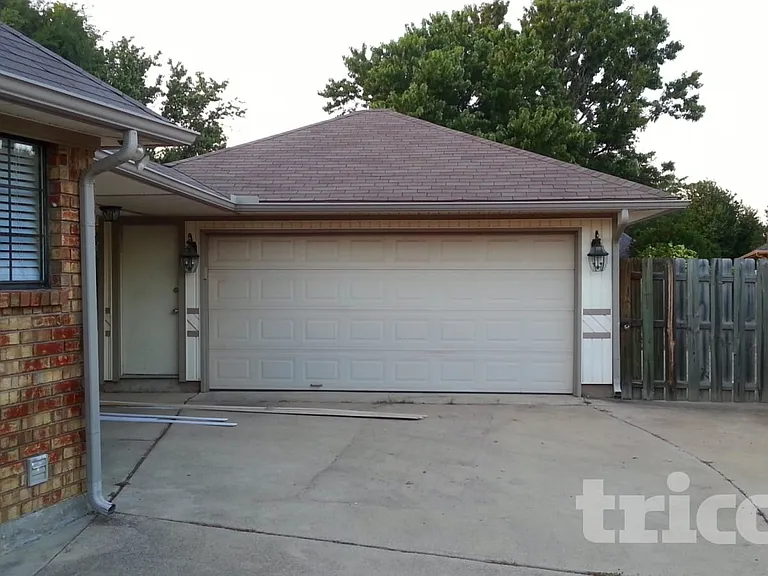 2758 Briar Hill Dr — Photo 2