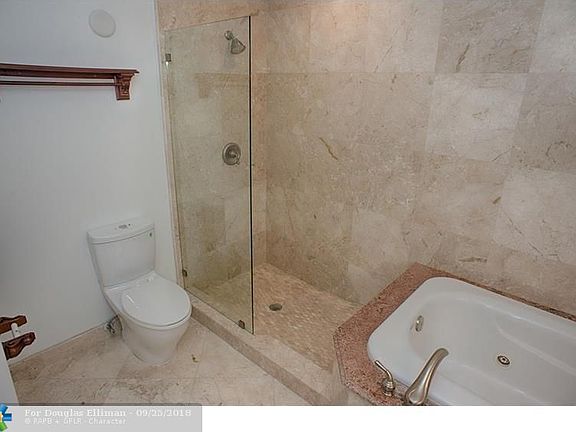 4th image of 2201 SE 18th St APT 213