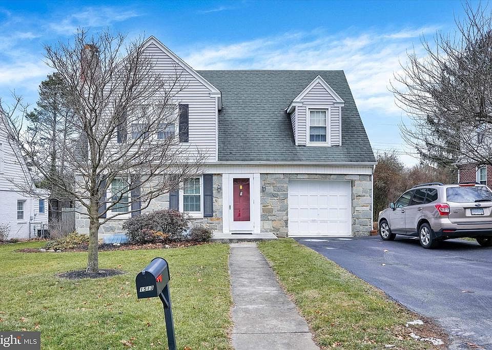 1st image of 1513 Clover Ln