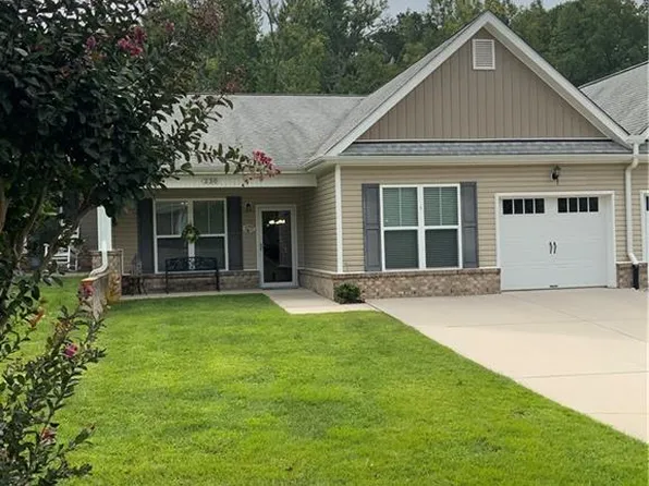230 S Boyles St, Pilot Mtn, NC 27041