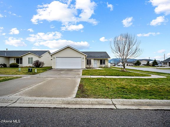 3rd image of 2615 E Knapp Cir