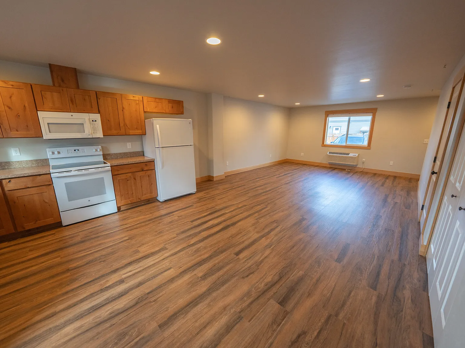 3 bed, 1282 sqft, $1,950 — Photo 3