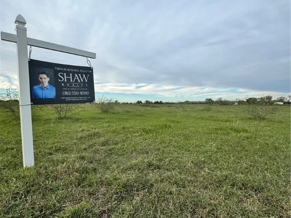 1612 Vfw Rd, Yorktown, TX 78164