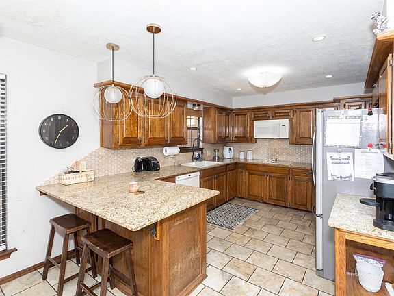 3rd image of 3011 Springdale Ln