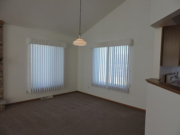 3rd image of 1052 N Hills Ct