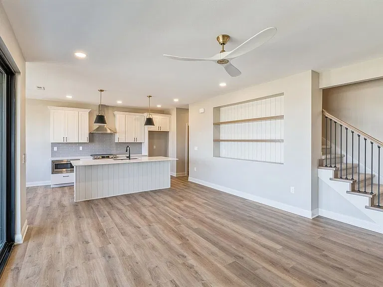 2103 Lacey Dr — Photo 6