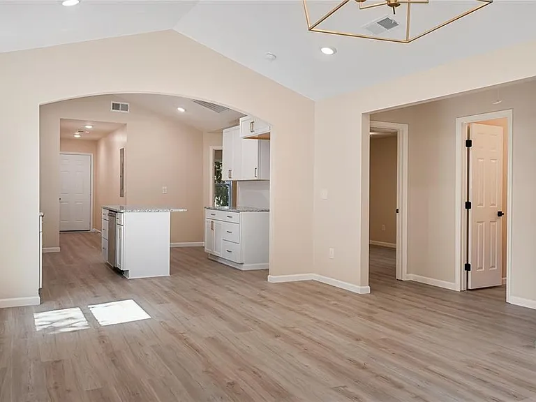 504 Piedmont Ave — Photo 9