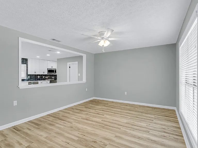 13 Oxford Ct — Photo 3
