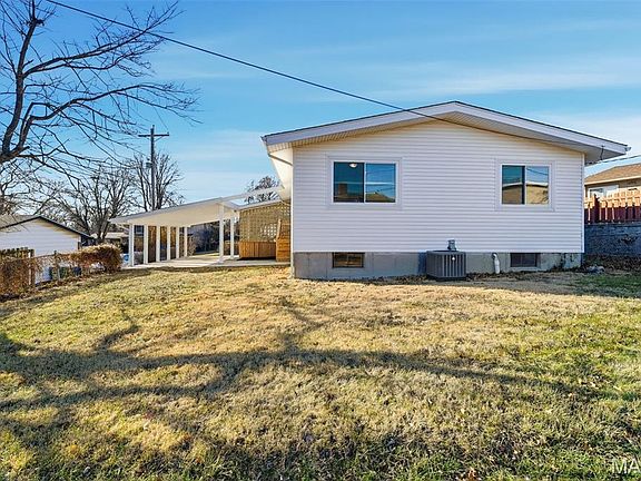 2nd image of 1068 Fernview Dr