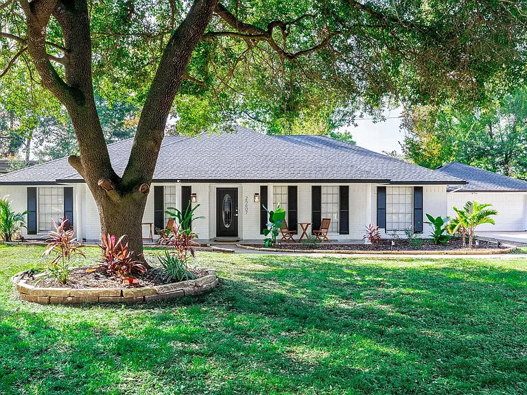 25607 Oakhurst Dr — Photo 25