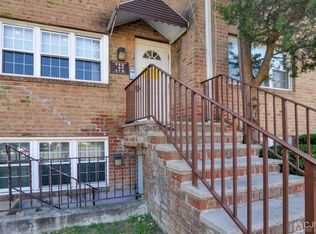 8 College Dr, Edison, NJ 08817