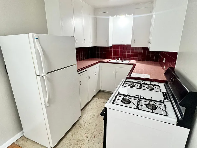 Experience the charm of a well-designed kitchen space, perfect for culinary enthusiasts. Experience the charm of a well-designed kitchen space, perfect for culinary enthusiasts.