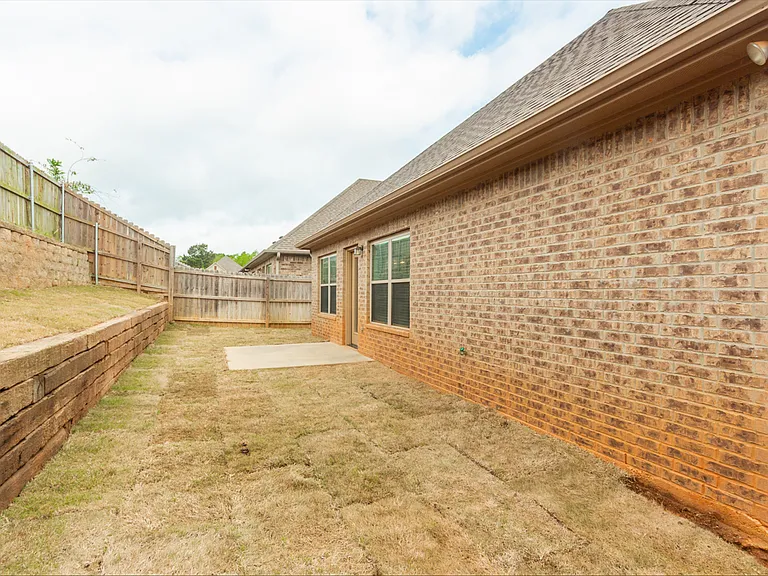 822 Lindsey Ln — Photo 25