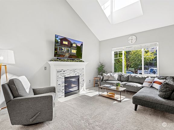 5th image of 2728 84th Drive NE