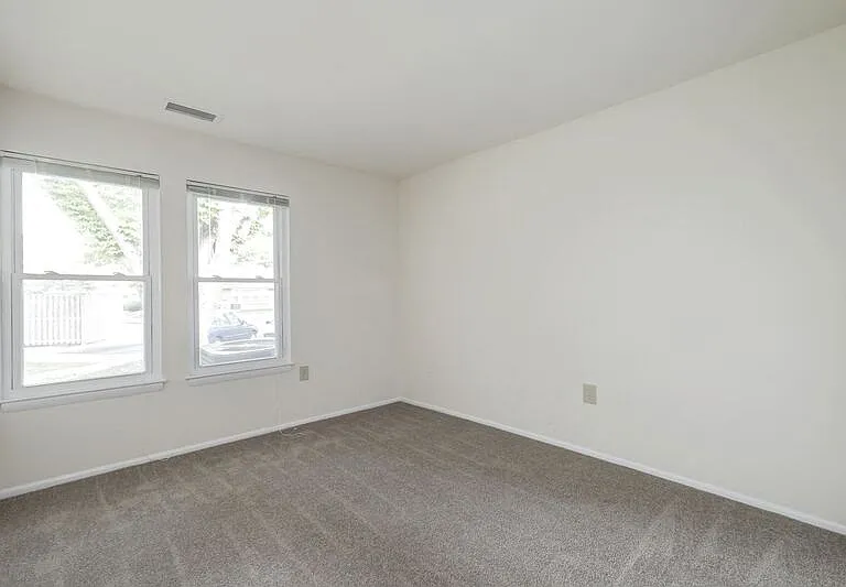 Crossland Apartments — Photo 20