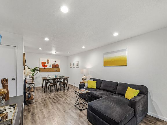4th image of 2825 N Los Felices Rd Unit 115