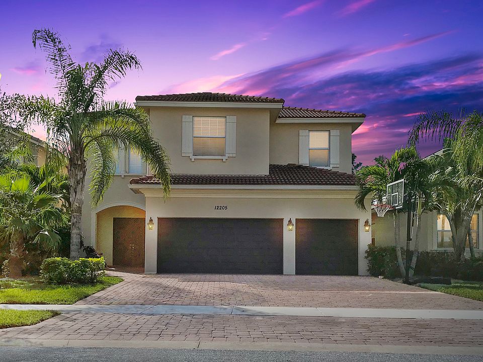 Home for Sale in Paloma