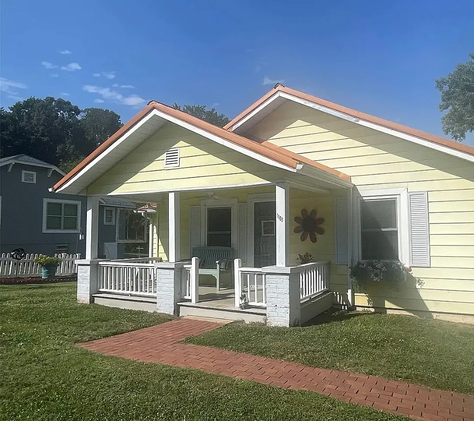 1108 Plaza St NW — Photo 1