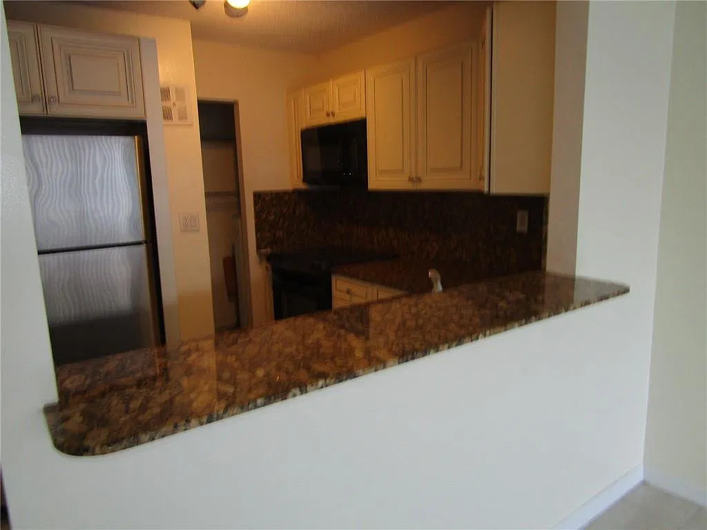4501 NE 21st Ave — Photo 2