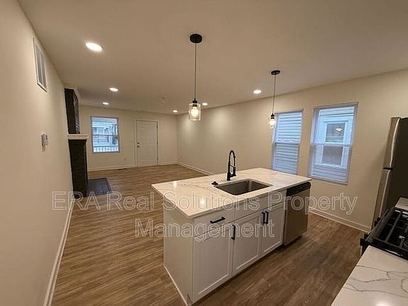 4th image of 849 Heyl Ave