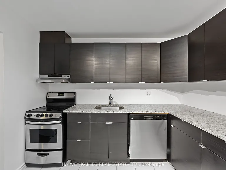 353 Queen St W #10 — Photo 8