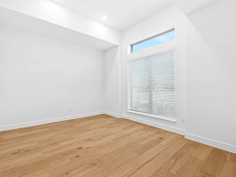 310 Barton Crk — Photo 6