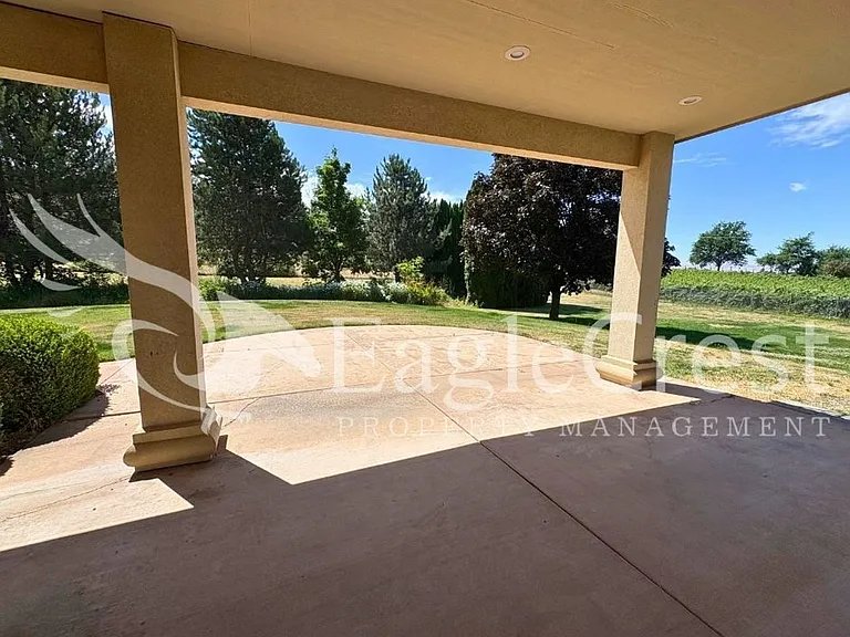44 Vinehill Dr — Photo 68