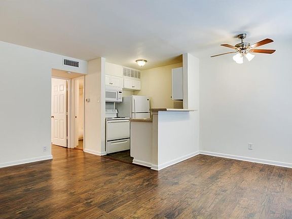 4th image of 5124 Live Oak St APT 103