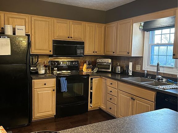 4th image of 80 Ridgecrest Dr