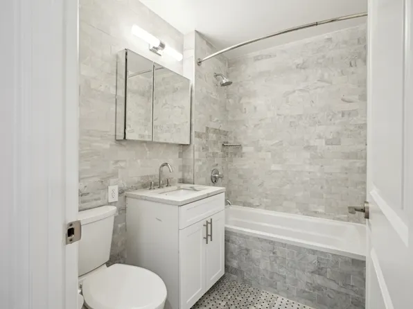 160 East 48th Street image 7 of 17