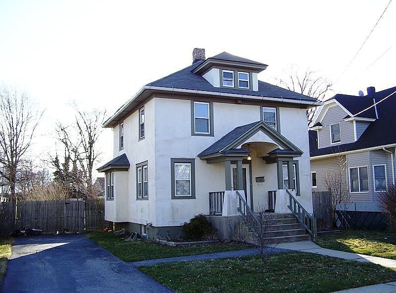 6 West Drive Bay Shore