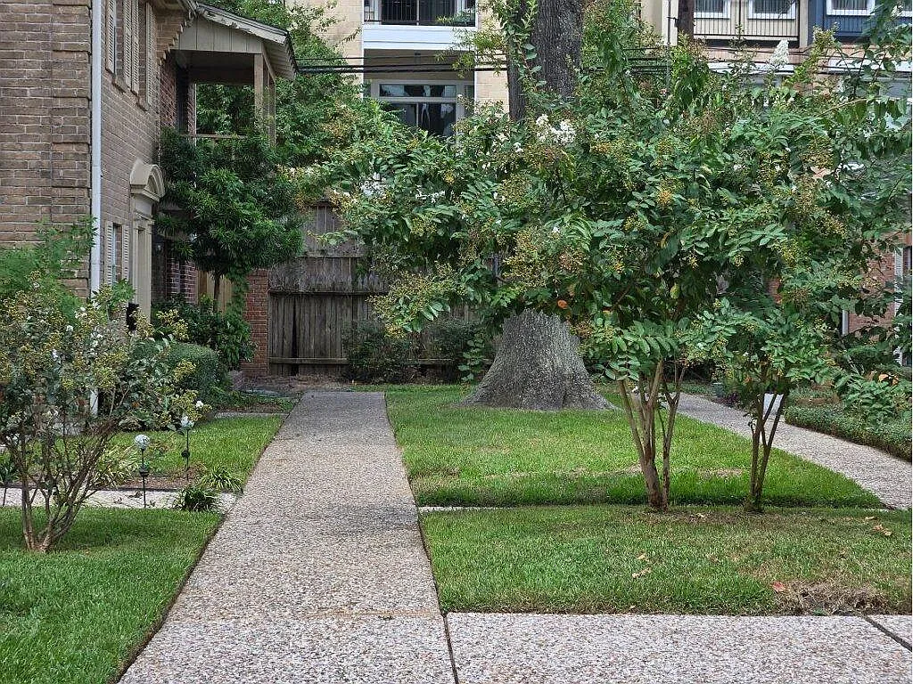 2 bed, 1.5 bath, 1296 sqft, $1,900 — Photo 3